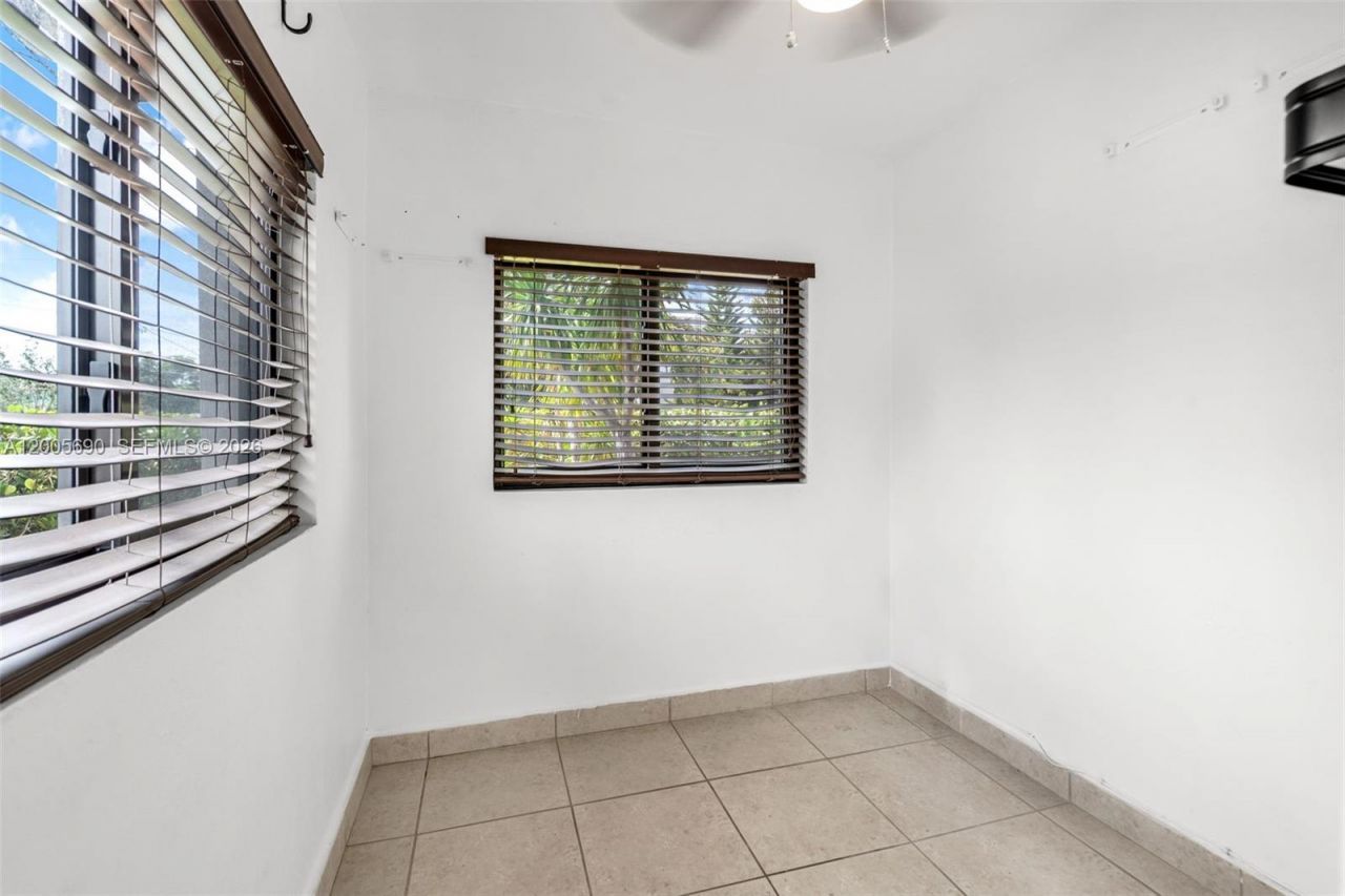 944 SW 10th Avenue , Miami, FL 33130 Photo