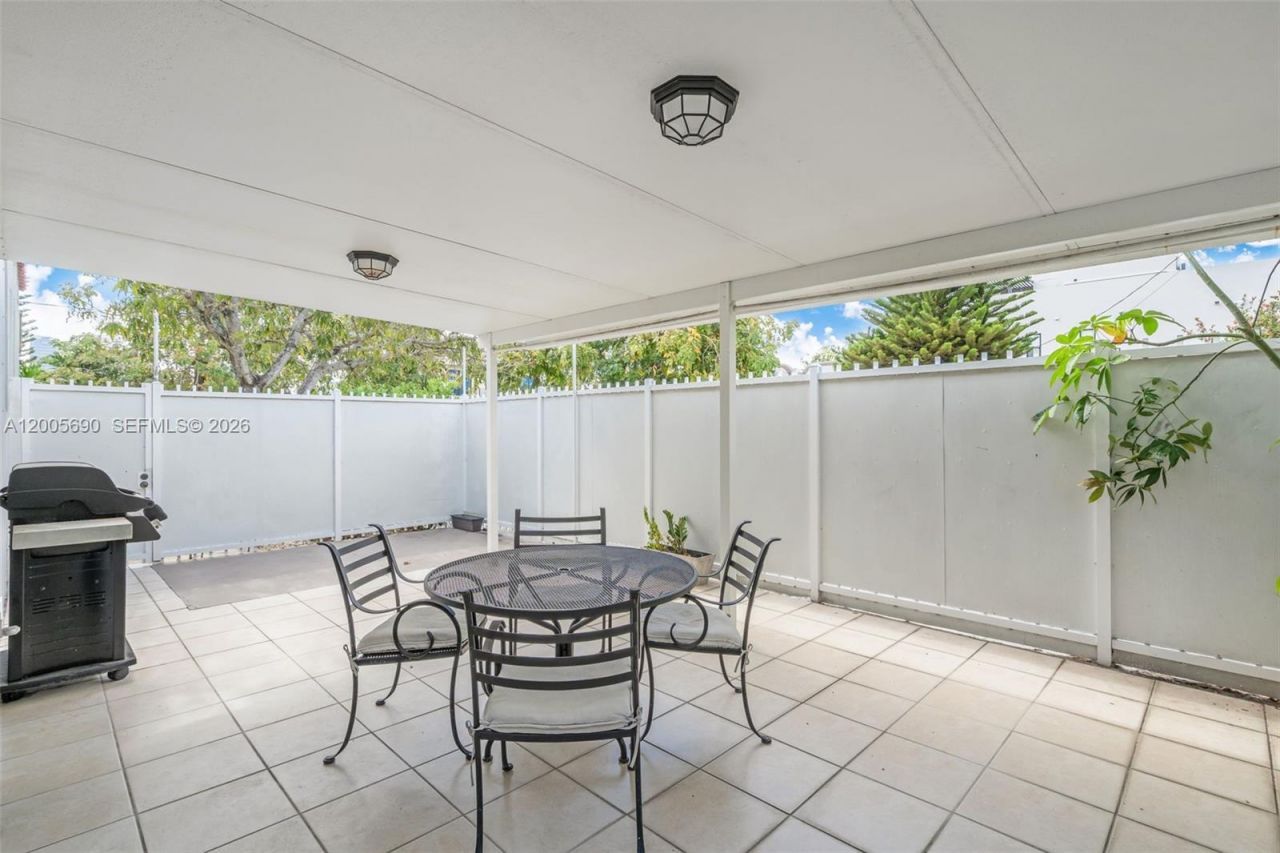 944 SW 10th Avenue , Miami, FL 33130 Photo