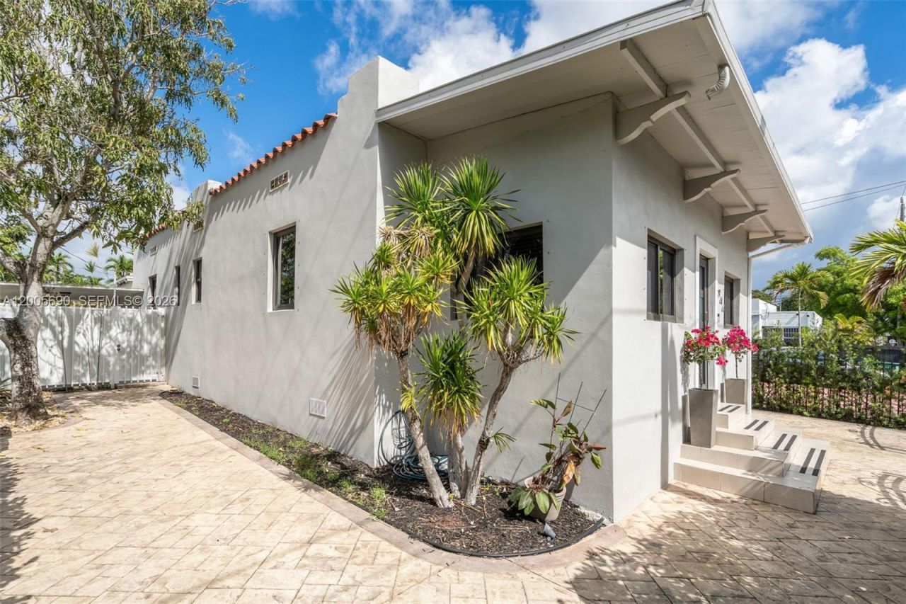 944 SW 10th Avenue , Miami, FL 33130 Photo