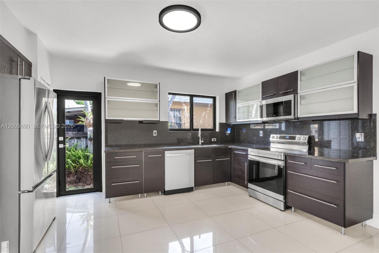 944 SW 10th Avenue , Miami, FL 33130 Photo