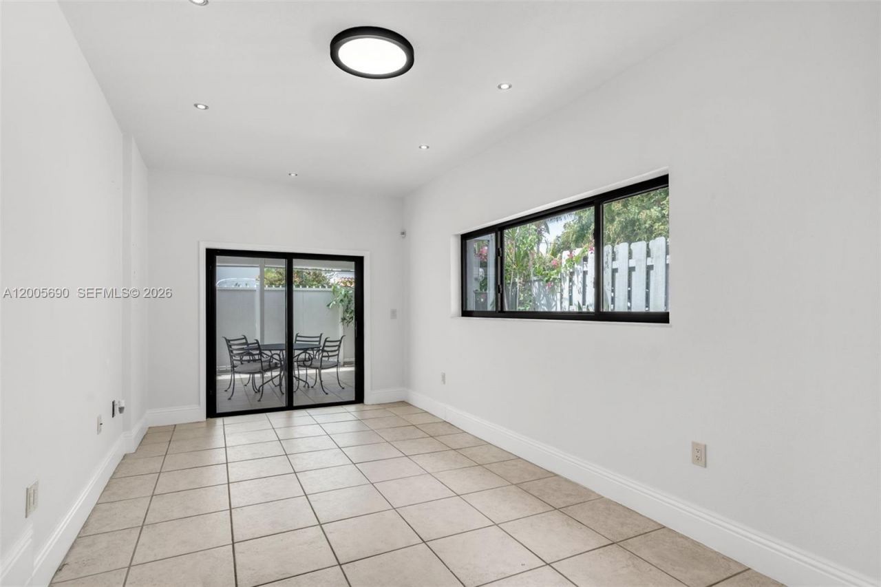 944 SW 10th Avenue , Miami, FL 33130 Photo