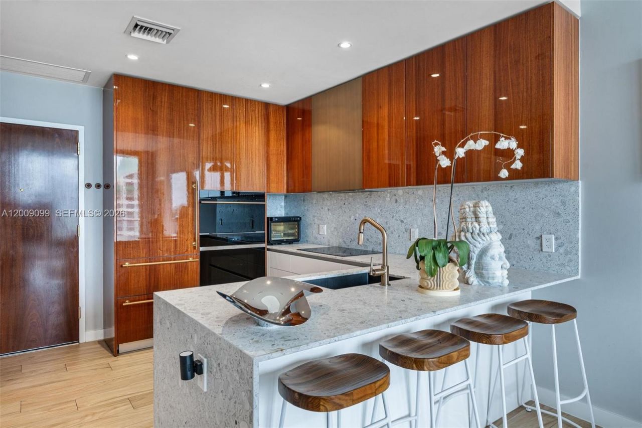 2678 Tigertail, Unit 1603, Miami, FL 33133 Photo