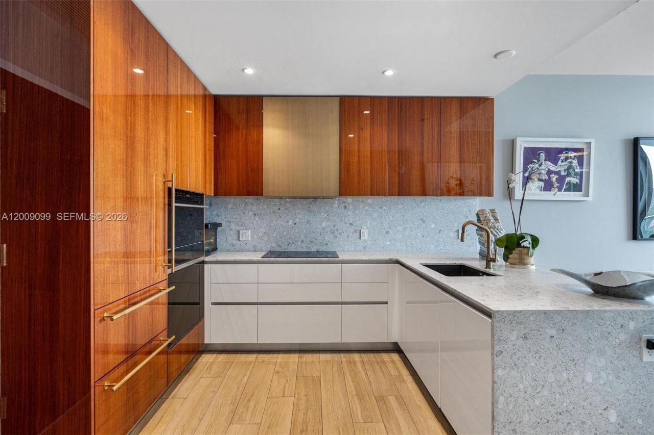 2678 Tigertail, Unit 1603, Miami, FL 33133 Photo