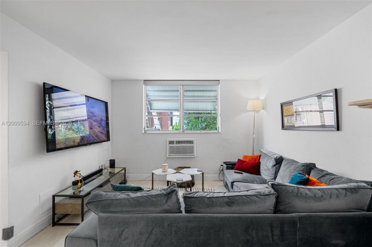 915 Jefferson Ave , Unit 2E, Miami Beach, FL 33139 Photo