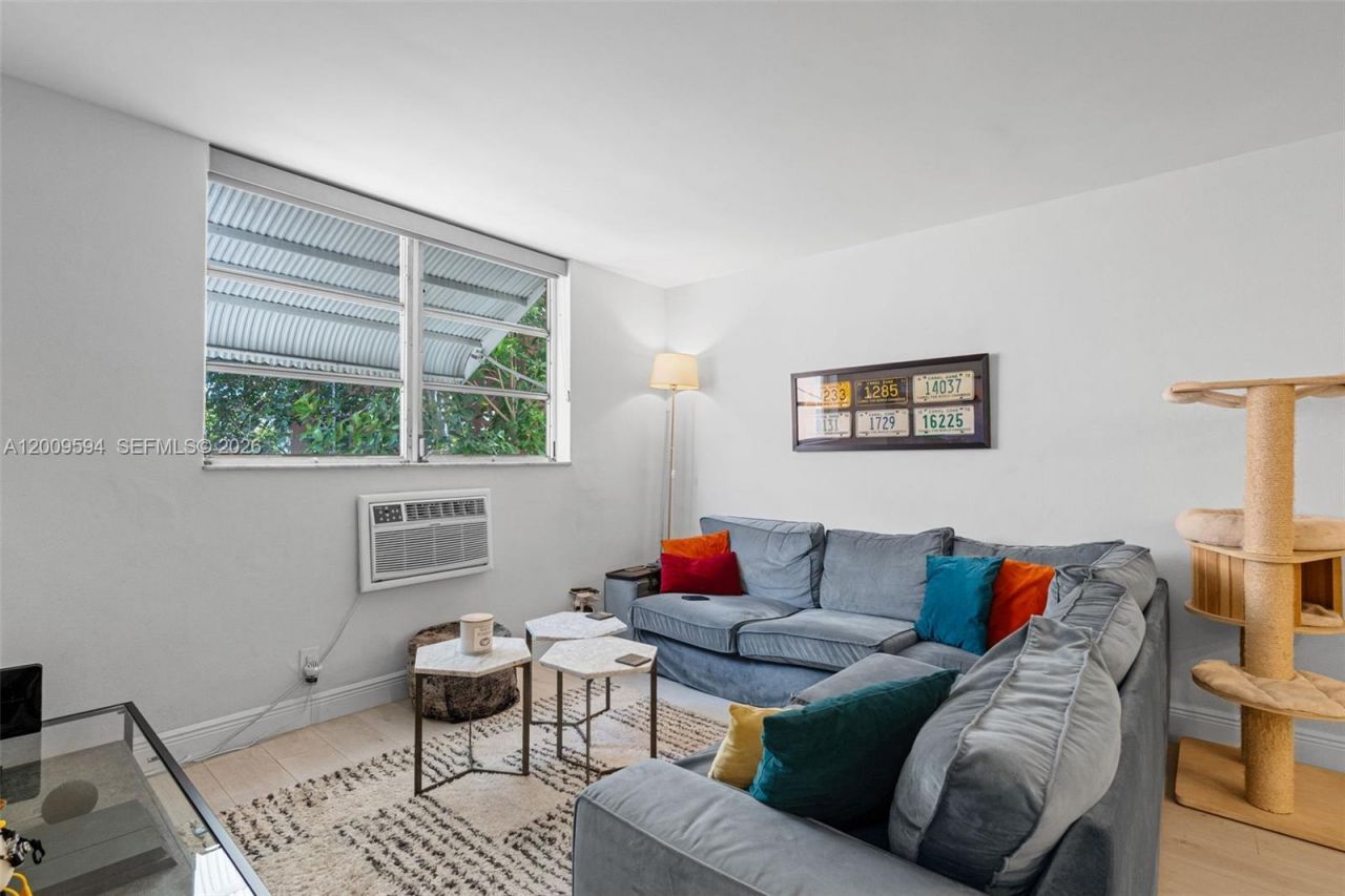 915 Jefferson Ave , Unit 2E, Miami Beach, FL 33139 Photo