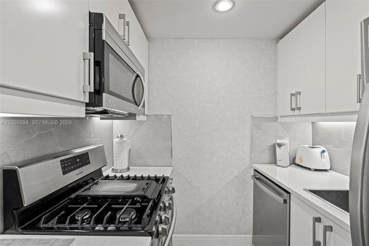 915 Jefferson Ave , Unit 2E, Miami Beach, FL 33139 Photo