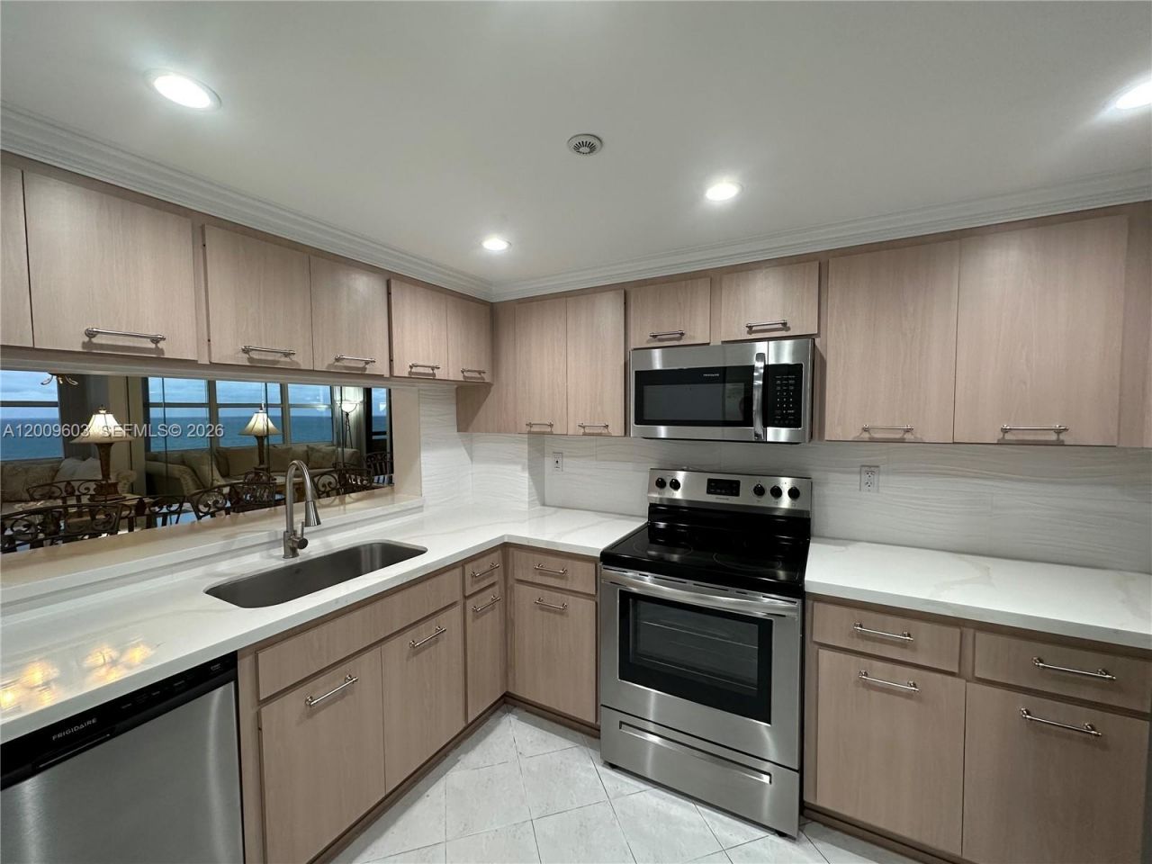 2555 Collins Ave , Unit 1403, Miami Beach, FL 33140 Photo