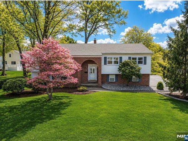 274 Seton Hall Drive, PARAMUS, NJ 07652