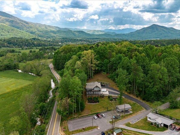 3194 McGill Rd, Sevierville, TN 37862