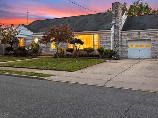 13 CORAL DRIVE, HAMILTON, NJ 08619