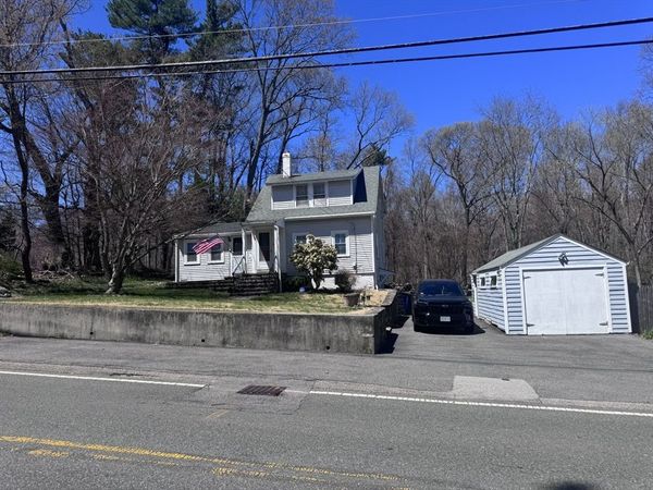 288 Weymouth St, Holbrook, MA 02343
