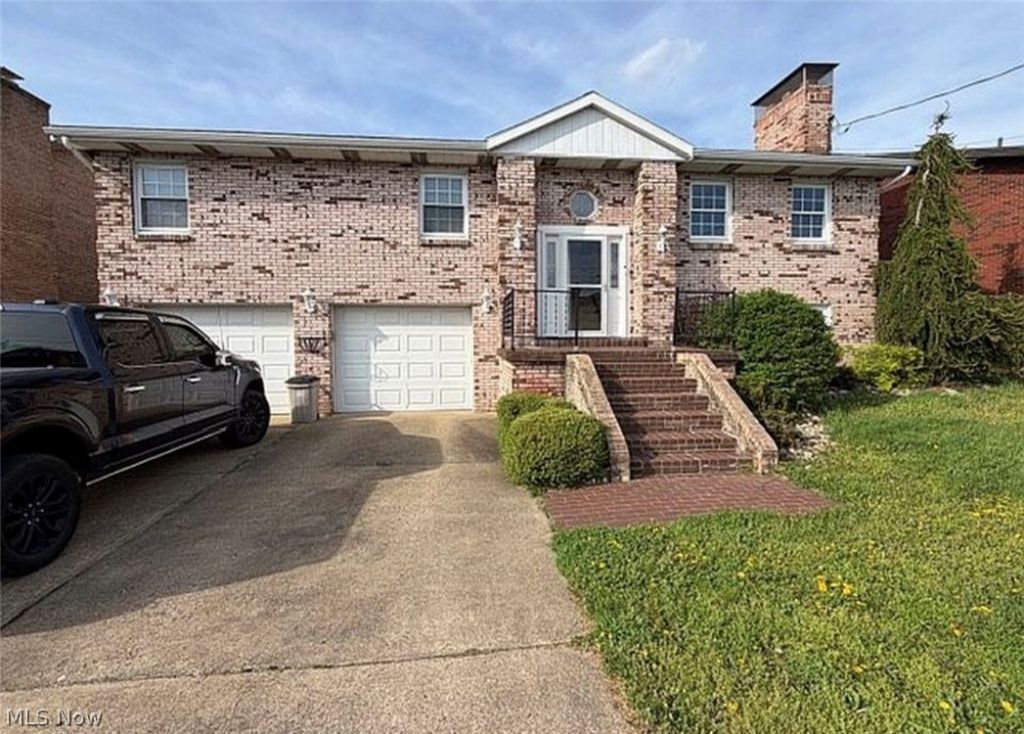 185 Kanawha Road , Weirton, WV 26062 Main Photo