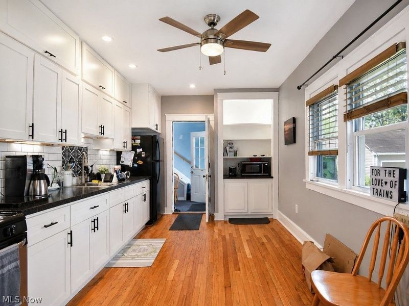 18308 East Park Drive , Cleveland, OH 44119 Photo 14