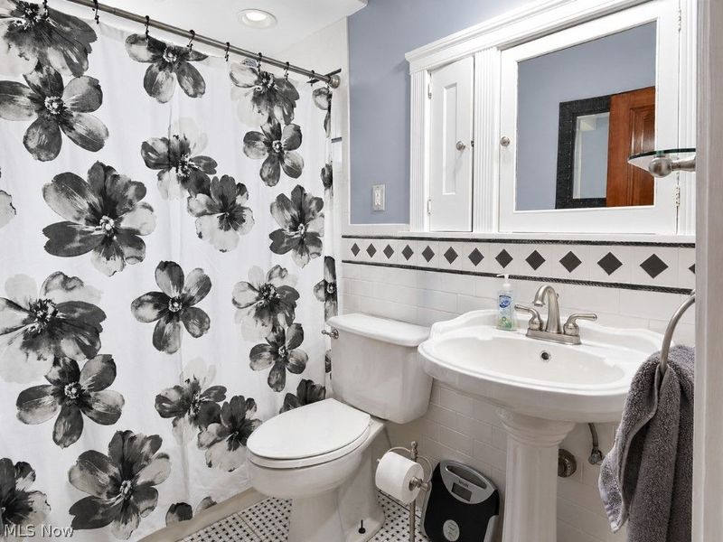 18308 East Park Drive , Cleveland, OH 44119 Photo 19