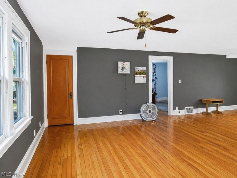 18308 East Park Drive , Cleveland, OH 44119 Photo 30