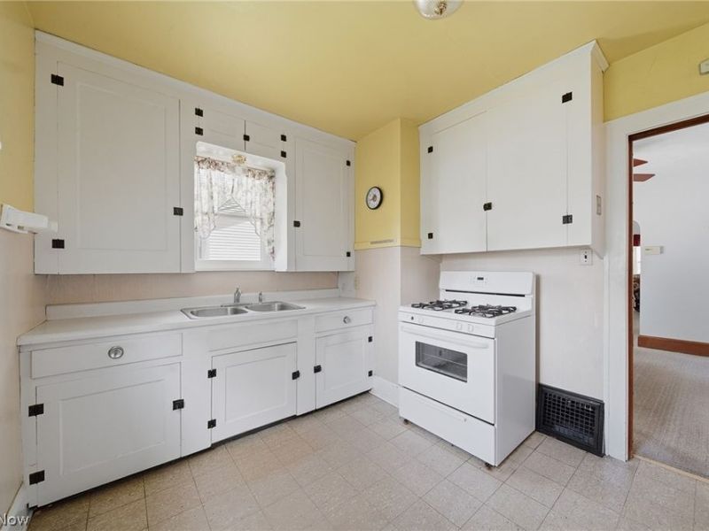 4069 Chester Avenue, Louisville, OH 44641 Photo 10