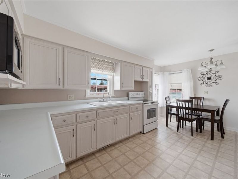 8885 Louisville Street , Louisville, OH 44641 Photo 10