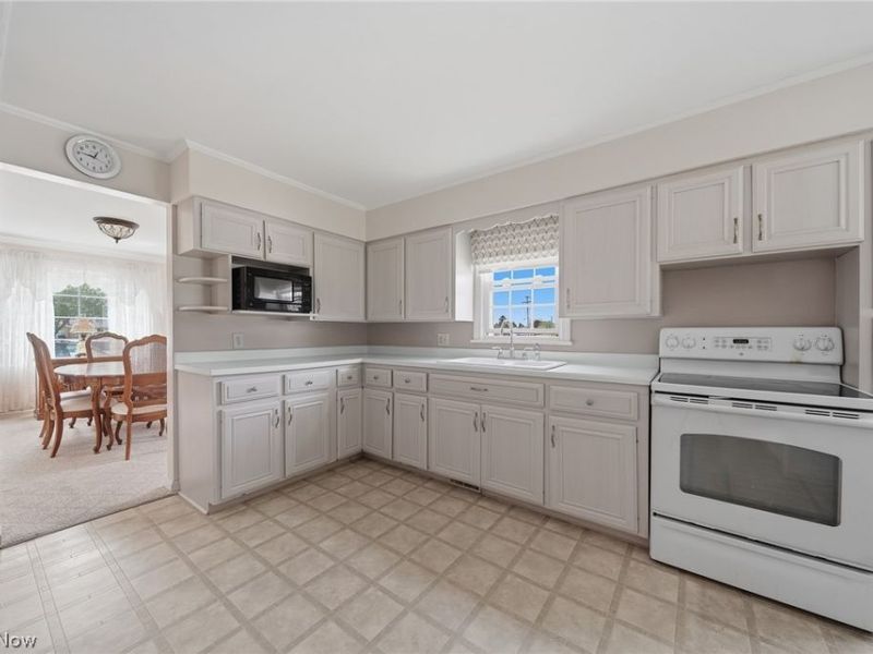 8885 Louisville Street , Louisville, OH 44641 Photo 12