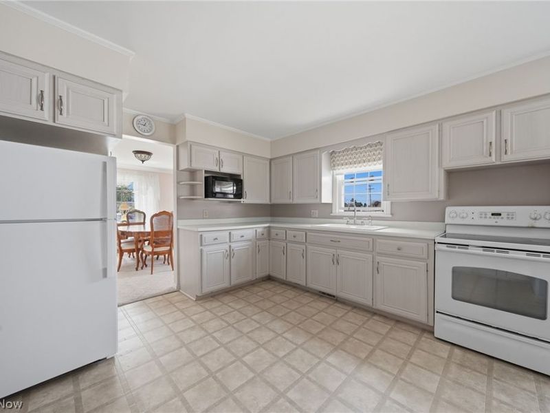 8885 Louisville Street , Louisville, OH 44641 Photo 14