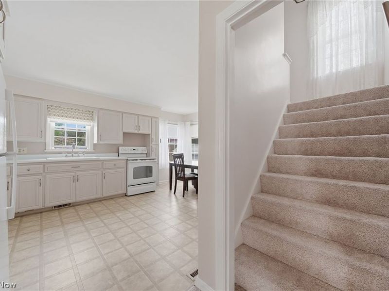 8885 Louisville Street , Louisville, OH 44641 Photo 19