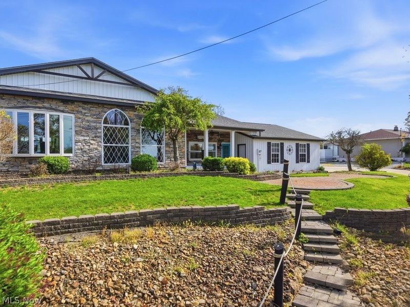 58 Pueblo Trail , Malvern, OH 44644 Photo 3