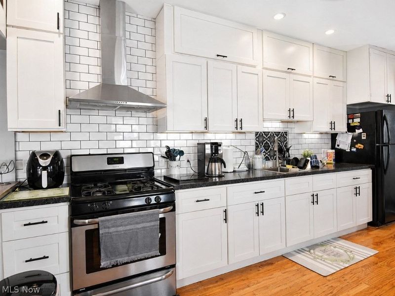 18308 East Park Drive , Cleveland, OH 44119 Photo 13