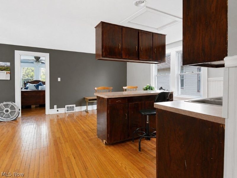 18308 East Park Drive , Cleveland, OH 44119 Photo 27