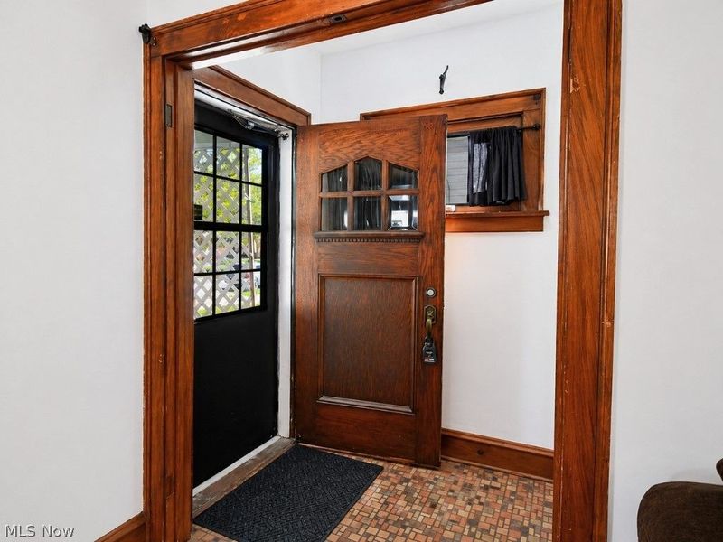 18308 East Park Drive , Cleveland, OH 44119 Photo 4