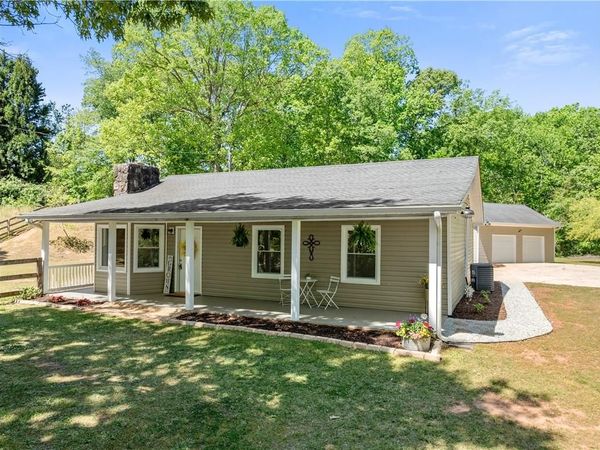 176 Moss Road , Dawsonville, GA 30534