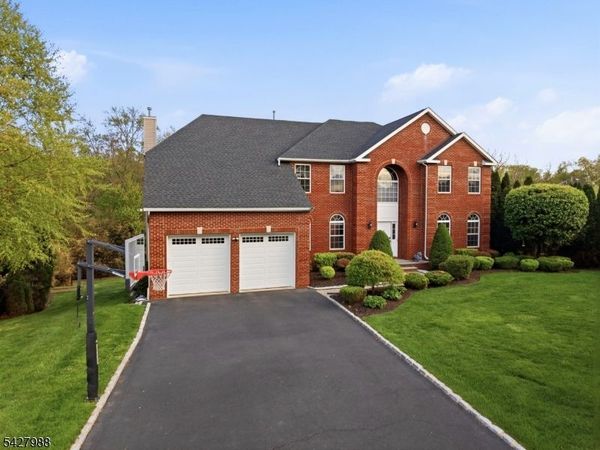 5 Robert Ct, Monroe, NJ 08831