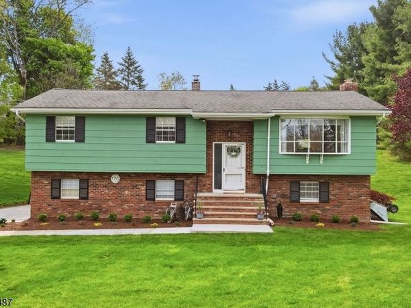 11 Davis Ter, Andover, NJ 07860