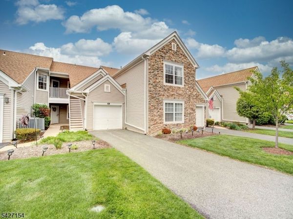 14 Lagoon Way, Roxbury, NJ 07852