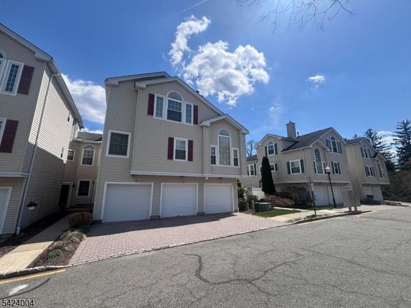 66 Witherspoon Ct, Morris, NJ 07960
