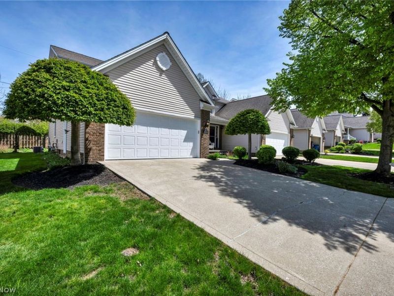 63 Sunset Cove Circle, Eastlake, OH 44095 Photo 2