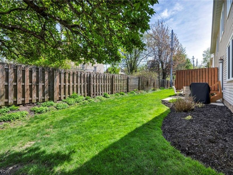 63 Sunset Cove Circle, Eastlake, OH 44095 Photo 5