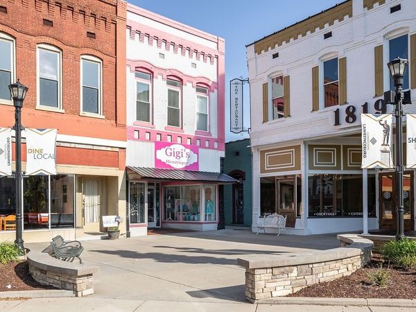 42 Public Sq , Lawrenceburg, TN 38464