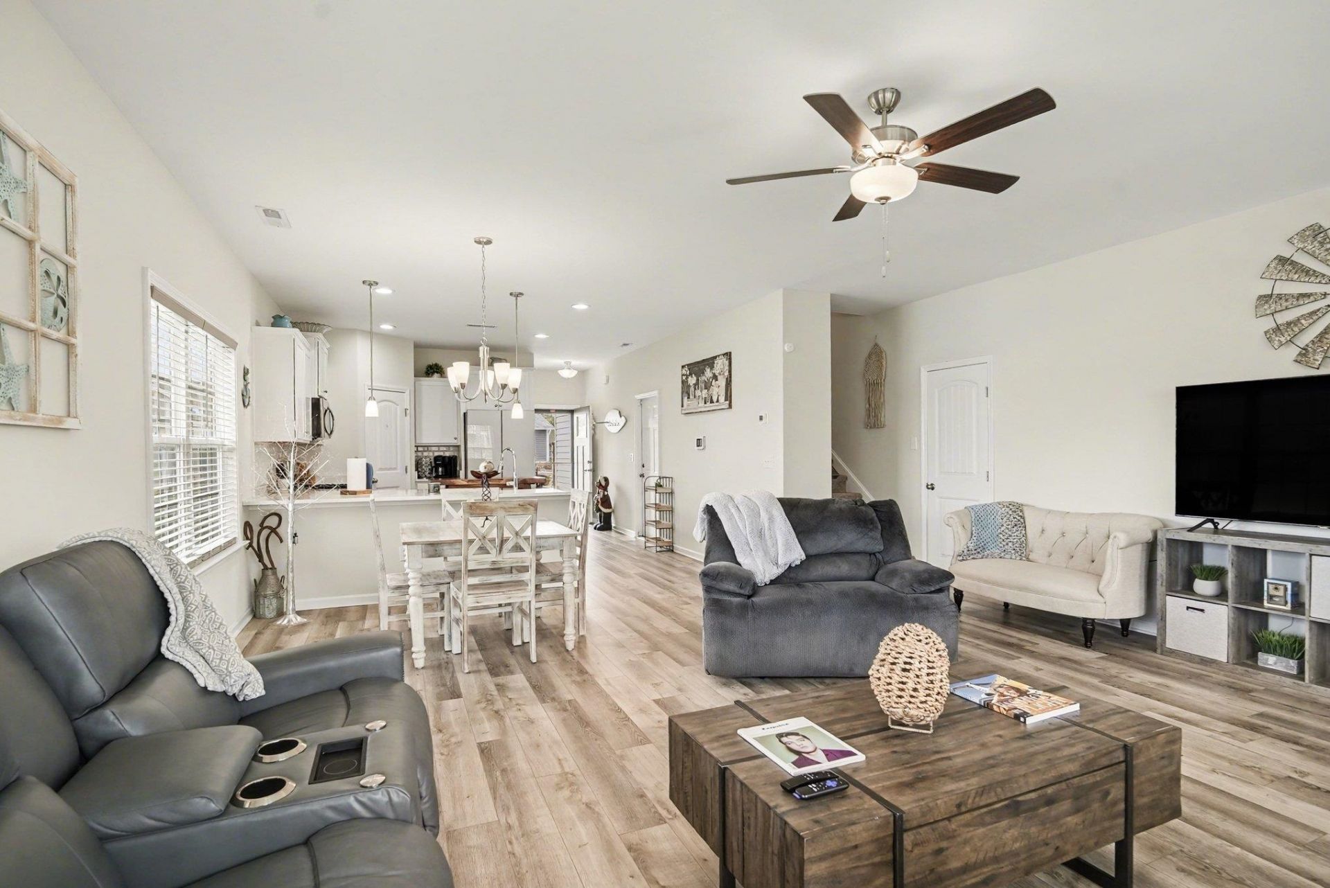 246 Lifestyle Court  Photo 4