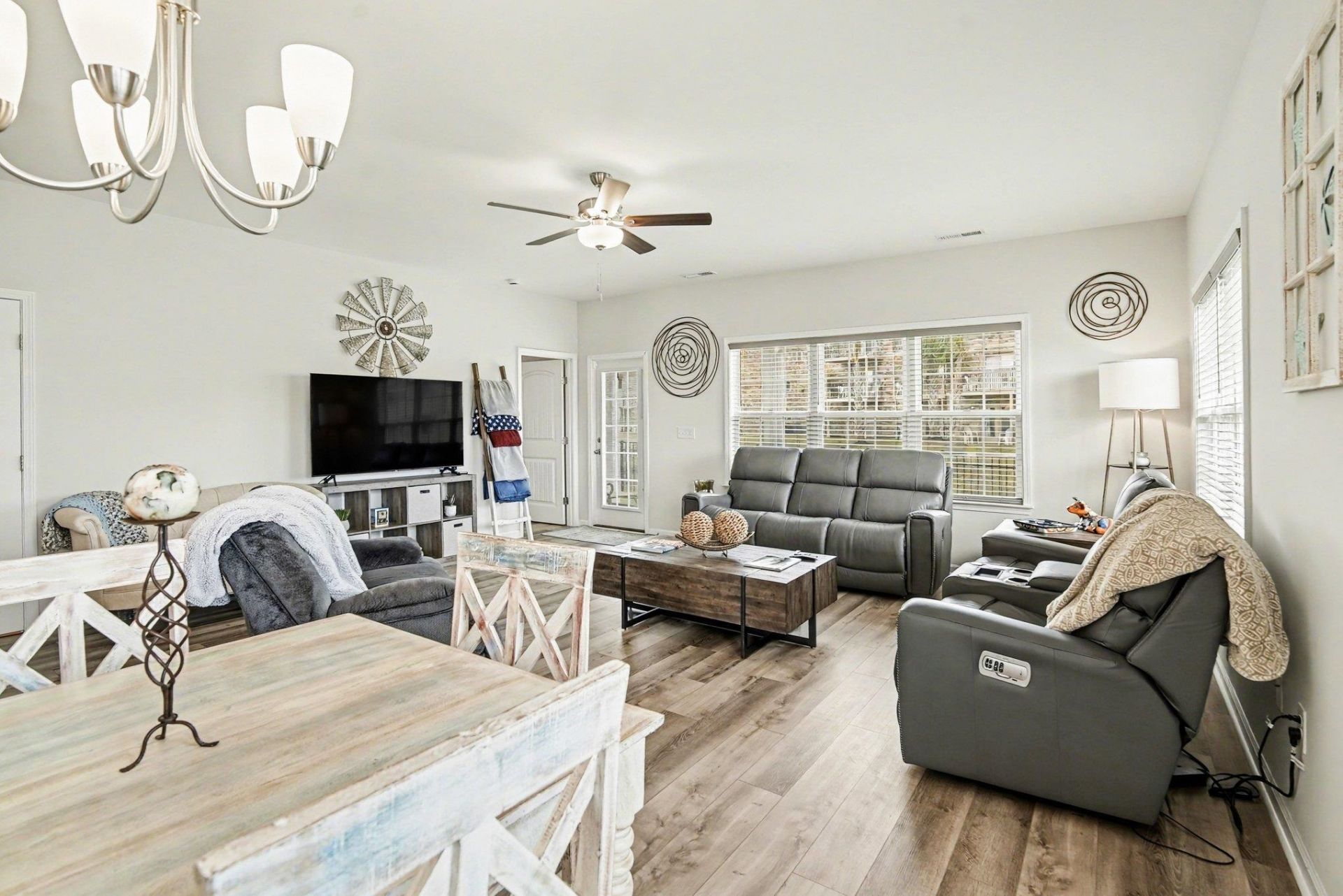 246 Lifestyle Court  Photo 8