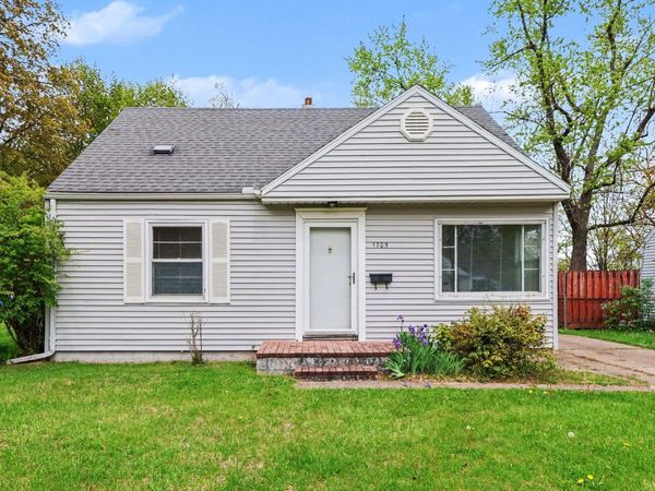 1705 Roseland Avenue, Kalamazoo, MI 49001