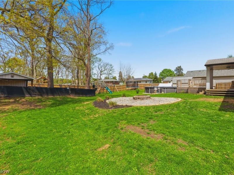 11351 Wilhurst Avenue NE, Hartville, OH 44632 Photo 2