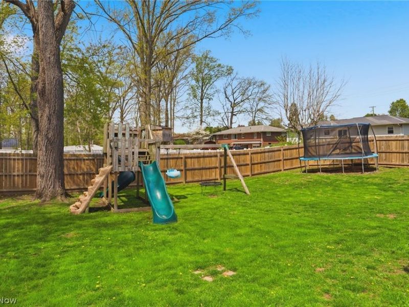 11351 Wilhurst Avenue NE, Hartville, OH 44632 Photo 4