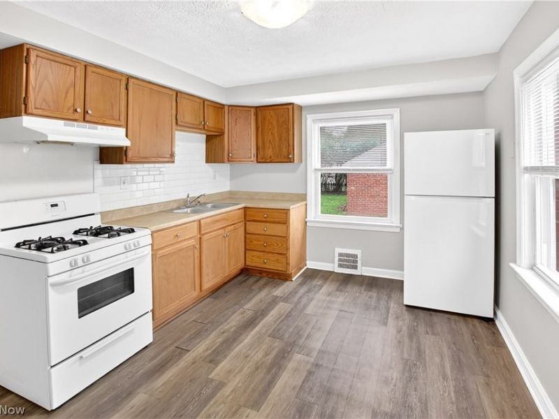 9304 Plymouth Avenue , Garfield Heights, OH 44125 Photo 6