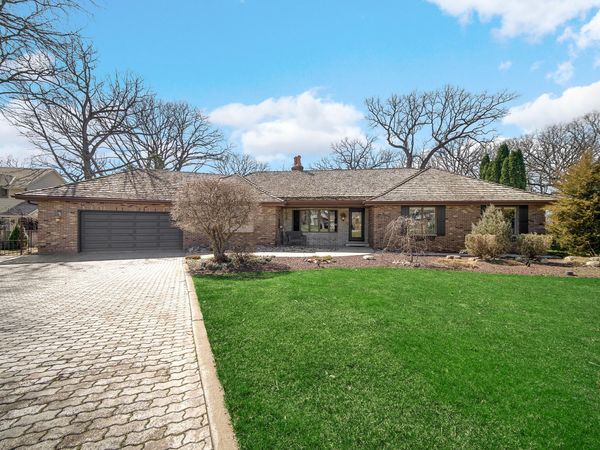 9894 W Oakridge , St. John, IN 46373