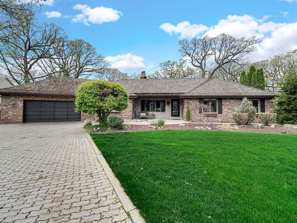 9894 W Oakridge, St. John, IN 46373
