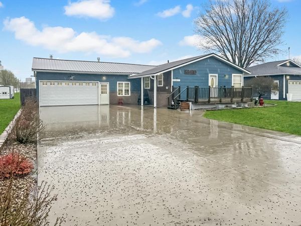 137 W 4th Street S, Cottonwood, MN 56229