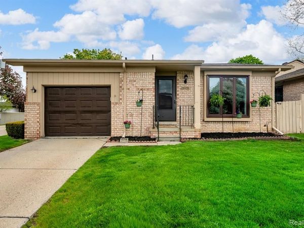 29454 Scarborough Drive, Warren, MI 48088