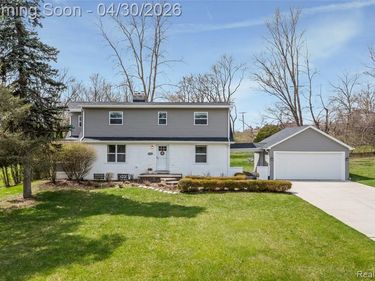 24903 Lois Lane, Southfield, MI 48075