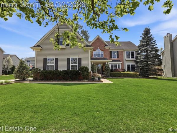 143 Blackberry Drive, White Lake Twp, MI 48386