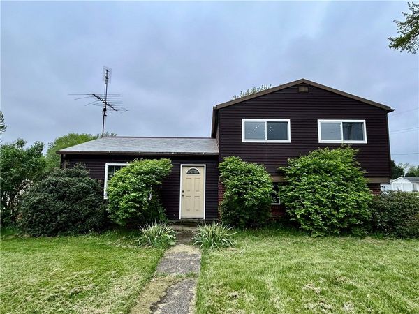 1702 Brentwood Dr, Greenville, PA 16125