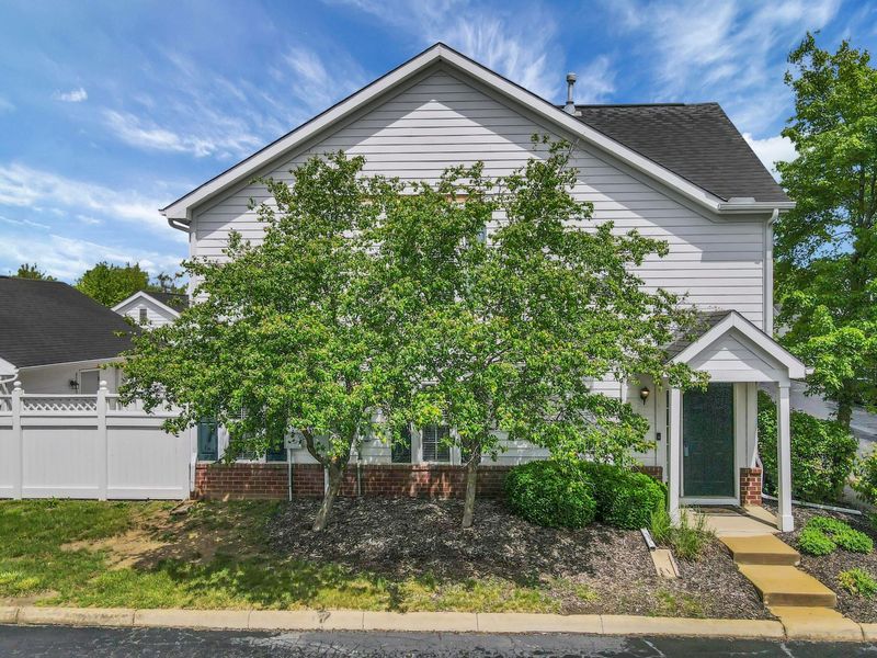 6323 Lakeview Drive W, Unit 5, Grove City, OH 43123 Photo 4